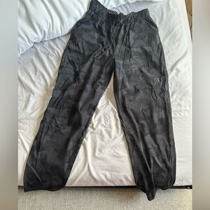 Size 6 lululemon 7/8th straight leg jogger